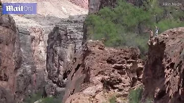 Американец прыгнул с водопада в память о погибшем при таком же прыжке друге