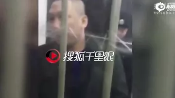 Душераздирающий момент прощания приговорённого к смертной казни отца со своей дочерью сняли в Китае