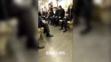 Поступок пассажира в Бакинском метро стал неожиданностью для всех