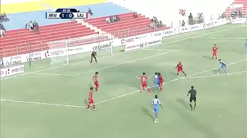 Юный футболист из Индии забил в стиле Месси, обыграв пятерых соперников