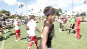 Рианна играет в футбол на съёмках фильма «Морской Бой»
