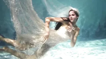 Самый необычный показ мод под водой