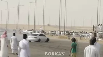 Арабы дрифтуют, разбивая машины