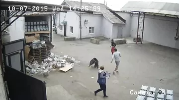 Как таджики водку разгружали