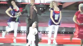 Стас Костюшкин и маленькая девочка: женщина я не танцую