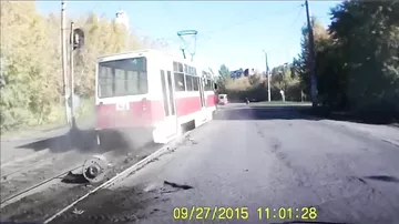 У трамвая на ходу выпал двигатель