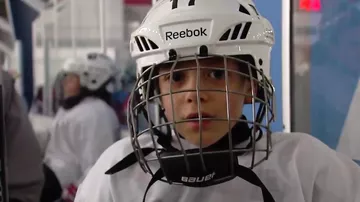 Юный спортсмен рассказывает, что такое хоккей
