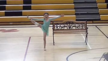 8-летняя балерина с одной ногой покоряет сцену