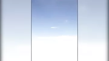 Пассажирка самолета засняла НЛО 2