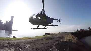 Şəhərin Üzərində Wingsuit ilə Uçuş
