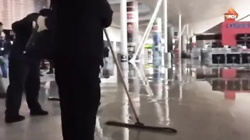 Прорыв водопровода произошел в терминале главного аэропорта Нью-Йорка