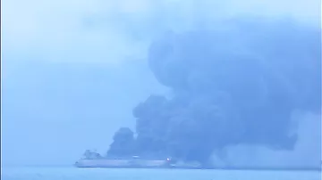 Появилось видео горящего у берегов Китая иранского танкера