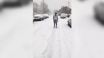 Смельчак, станцевавший в снегу, прославился в интернете
