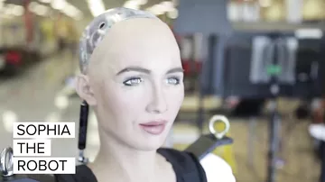 Гражданка Саудовской Аравии робот София научилась ходить
