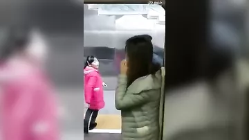 Китаянка удерживала поезд из-за опаздывающего мужа