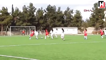 Türkiyədə qadın futbolçular arasında kütləvi dava düşüb