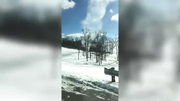 Изумлённым очевидцам посчастливилось снять на видео "снежного дьявола"