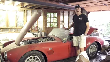 В заброшенном гараже нашли старые спорткары, стоимостью 4 млн долларов