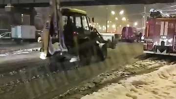 На севере Москвы автобус врезался в опору тоннеля, пострадали 11 человек