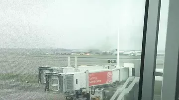 В аэропорту Амстердама вблизи ВПП произошло возгорание