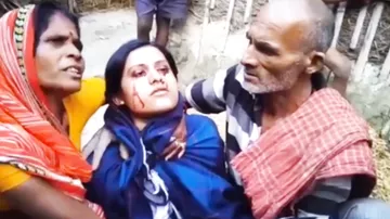 Муж бросил плачущую кровью жену, посчитав, что она — ведьма