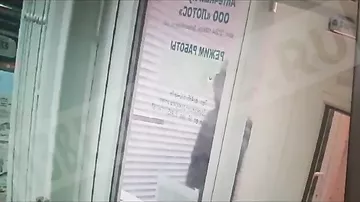 Бэтмен с пистолетом ограбил аптеку в Москве