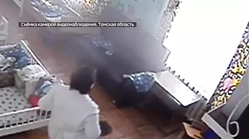 В сети попало видео, на котором воспитательница избивает мальчика с ДЦП