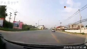 Водитель легковушки не оставил никаких шансов мотоциклисту на автотрассе