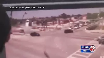 Видео момента обрушения пешеходного моста в Майами, где погибли четыре человека