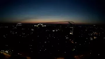 В небе над Новосибирском заметили криво летящий метеор