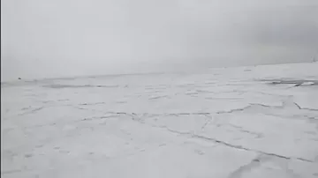 Рыбак на Байкале заснял на видео цунами после землетрясения