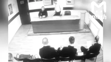 Начальник ОМВД Москвы пытался задушить майора на совещании, а потом уволил его