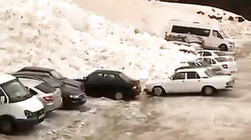 Сход лавины в Приэльбрусье попал на видео