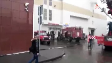 Сержант МЧС рассказал, как спускал людей с крыши горящего ТЦ в Кемерове