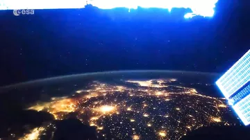 Orbitdən Yerin gecə görüntülərini çəkmək istədi, gördüklərindən heyrətə düşdü