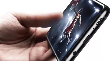 Samsung Galaxy S10-da ön kamera ekranda olacaq