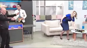 Roza elə dar geyindi ki, Elgiz gözlərini çəkə bilmədi