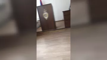 Задержанный выбросил из окна полицейского участка фотографию Сержа Саргсяна