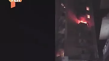 Девушка, спасаясь от пожара, сорвалась с пятого этажа