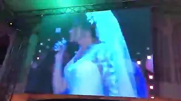 Азербайджанский певец спел на своей свадьбе с невестой