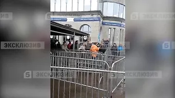 Петербуржцы устроили массовую драку из-за места в очереди за билетами на ЧМ