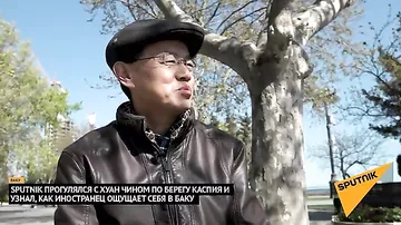 Корреспондент из Китая слушает в Баку мугам и наслаждается кябабом