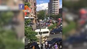 Видео с места нападения на банк в Армении