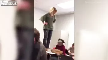Учительница устроила "танцы" на столе для спящего ученика