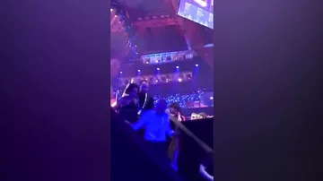 Видео рухнувшей с лестницы победительницы «Евровидения» всплыло в сети