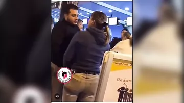 Жена не дала мужу улететь с любовницей, схватив её за волосы в аэропорту