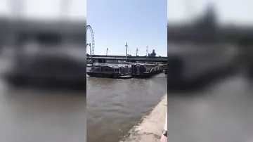 Неуклюжий мужчина совершил эпичное погружение в Темзу