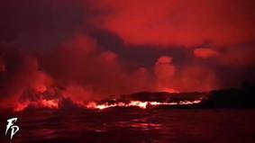 Лава из извергающегося на Гавайях вулкана достигла Тихого океана