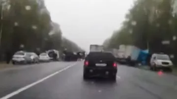 Шесть человек погибли при столкновении микроавтобуса и грузовика на Украине