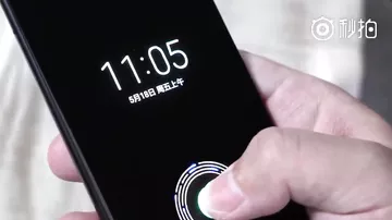 Xiaomi Mi 8 gəlir: Şirkət fərqli addımlar atır